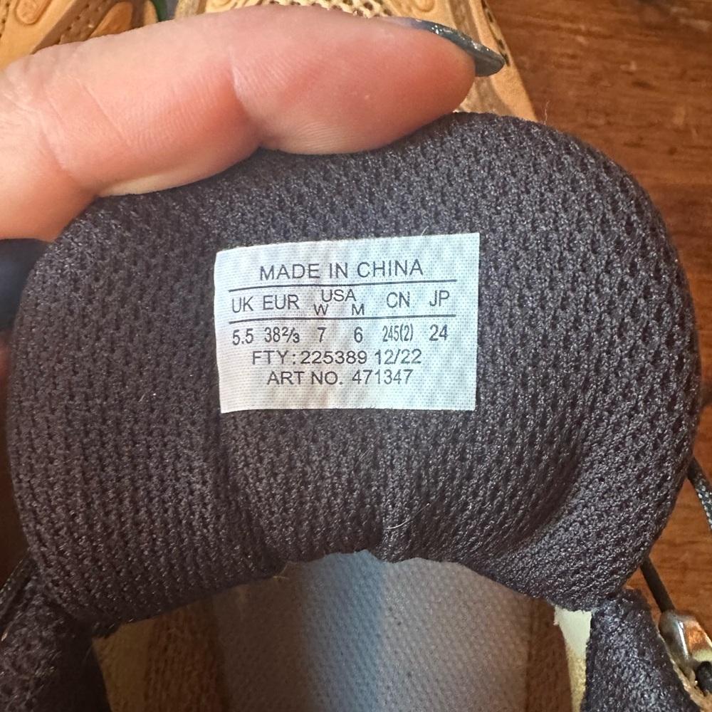 Salomon ACS+ OG in the colorway Taffy / Rubber / Jolly - Picture 5 of 6